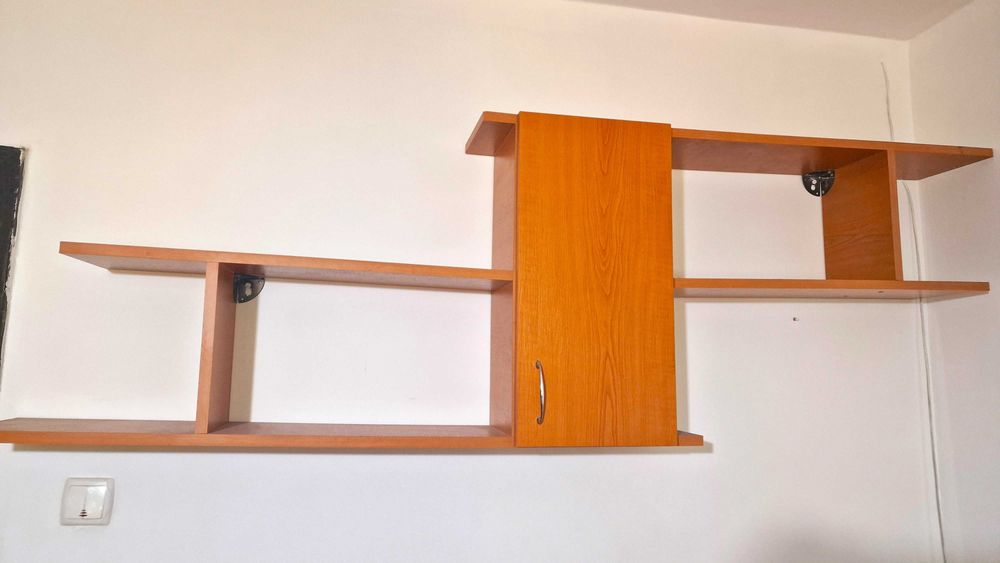 Suport perete, diverse, sticlute, bibelouri, 100 lei