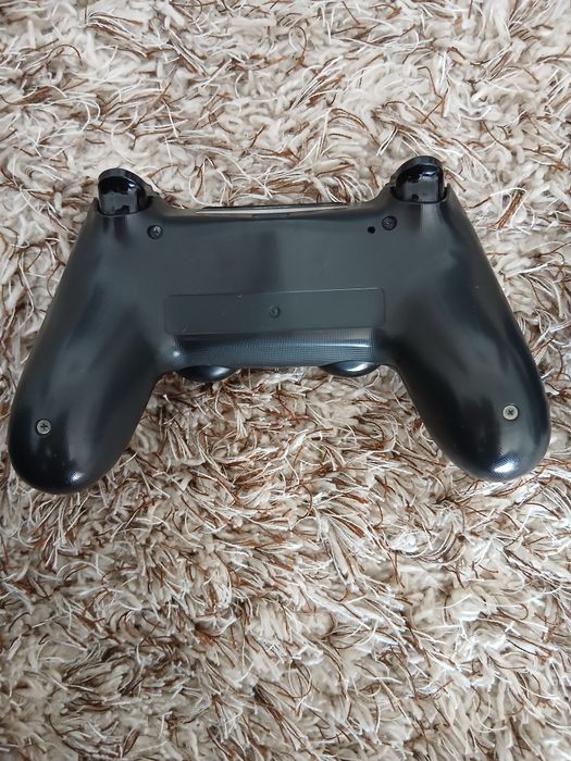 PS4 + 2 Contollere