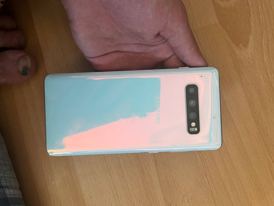 Samsung  S10+ telefoni