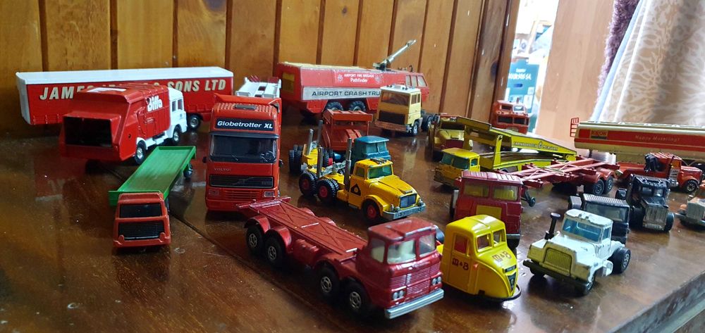 Matchbox Corgi Dinki и др. Винтидж колички влекачи камиони