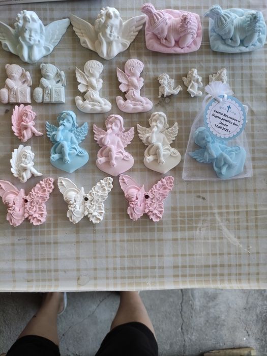 Гипсови фигурки за различни поводи