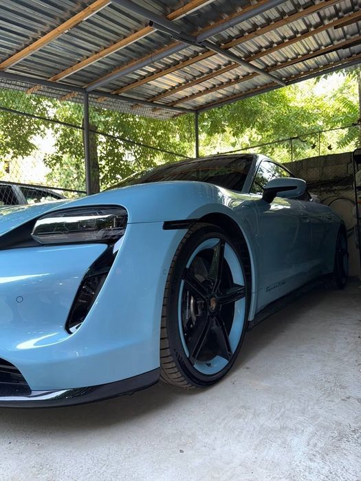 Porsche taycan turbo