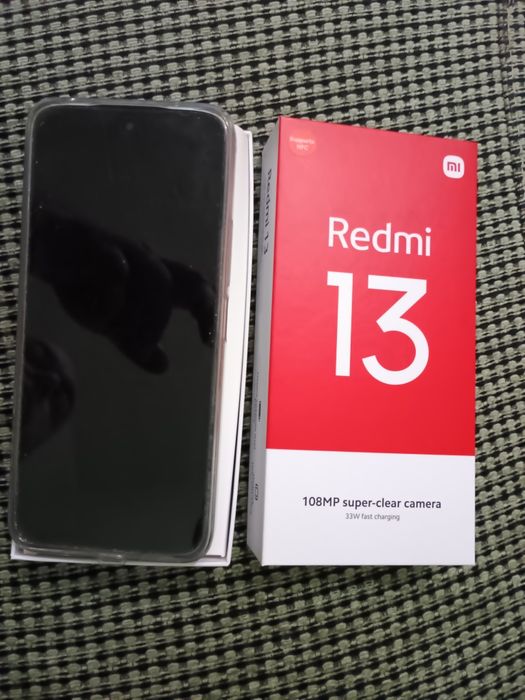 Чисто нов Redmi 13