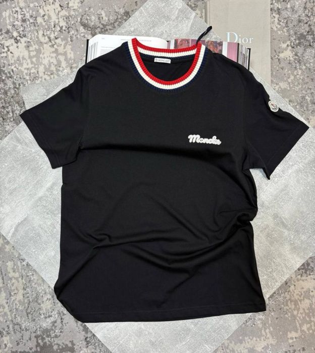 Tricou Moncler.