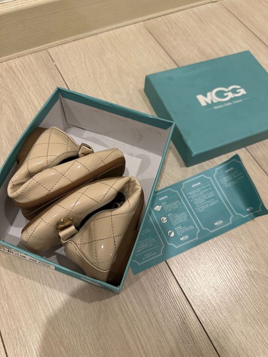 Продам бежевые балетки MGG