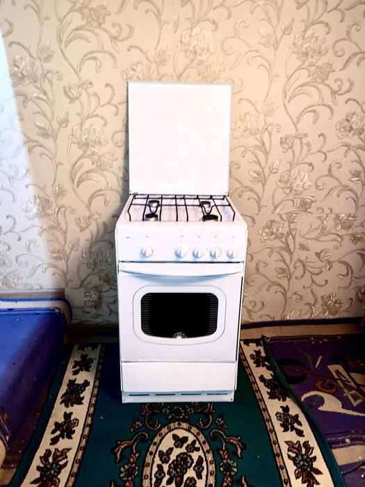 Продам газ плиту 4х камфорная