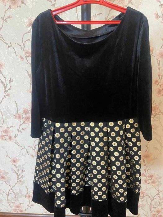 Продам разные, нарядные платья на девочку