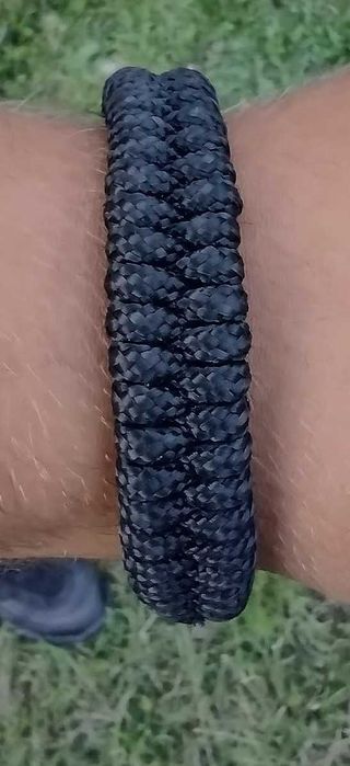Vând/fac la comanda obiecte din Paracord.