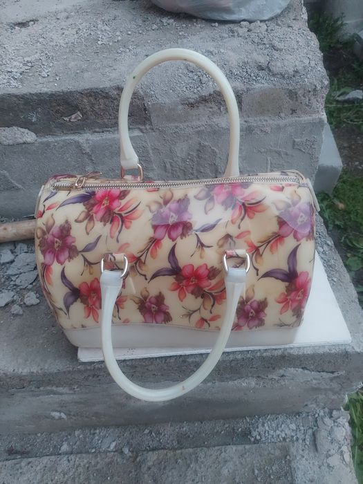 Продам сумки б у летние