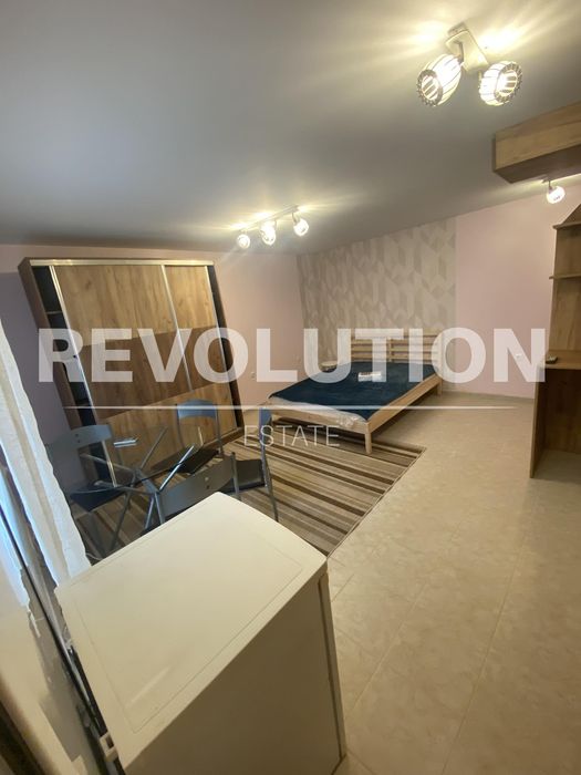 Дава се под наем Едностаен апартамент в Варна, Колхозен пазар - 26 кв.м за 325 € - Снимка #2