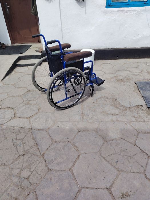 Продам инвалидную каляску б/у