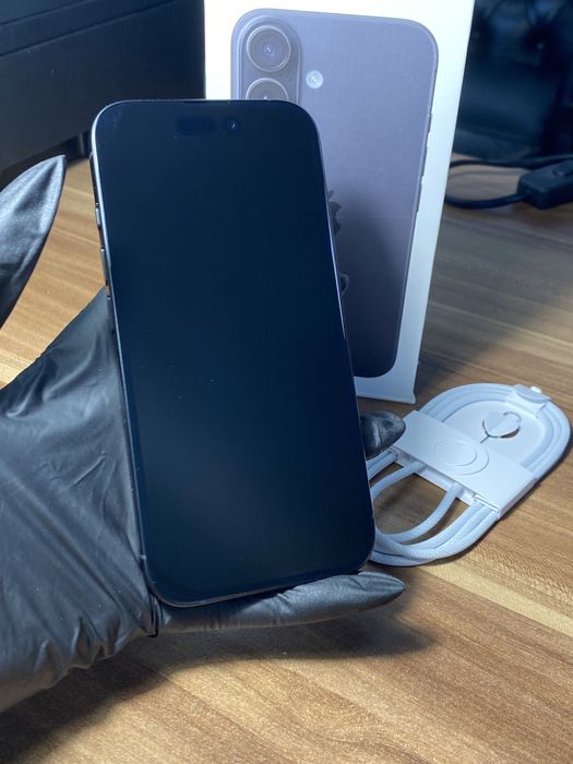 iPhone 16 • 128 GB •Black