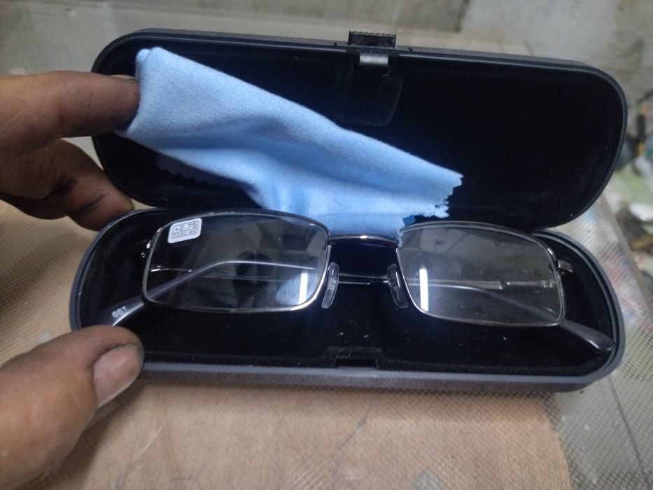 Продам очки новые с чехлом