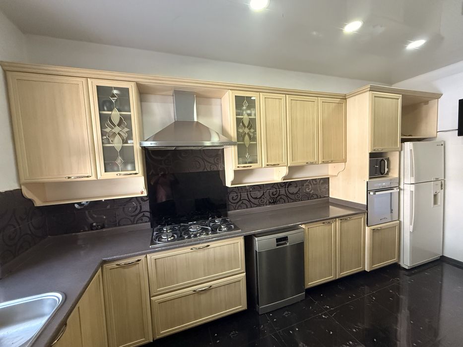 Продается кухонная мебель б/у