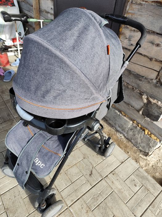 Продам прогулочную коляску