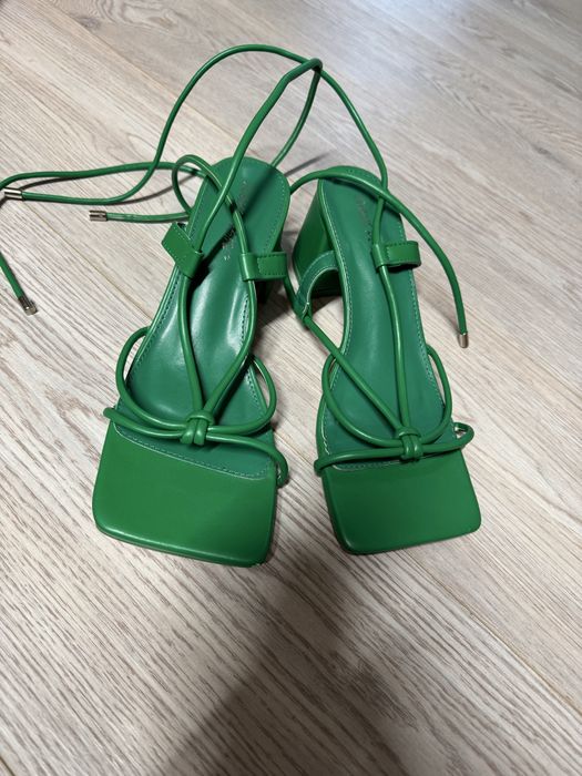 Зелени обувки Public Desire