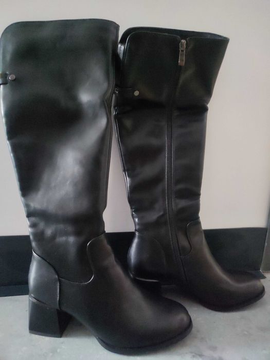 Дамски ботуши с дебел ток