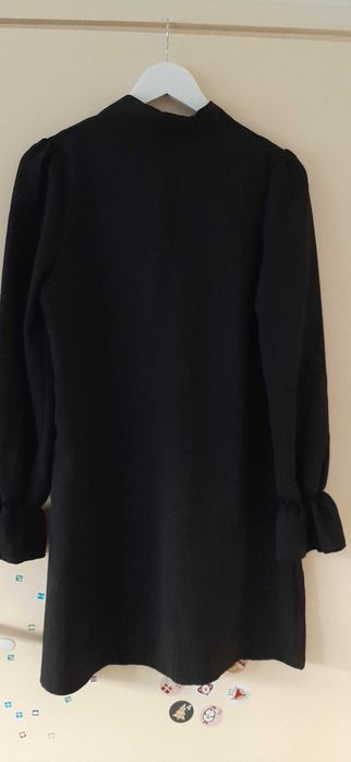 Черна рокля с перли