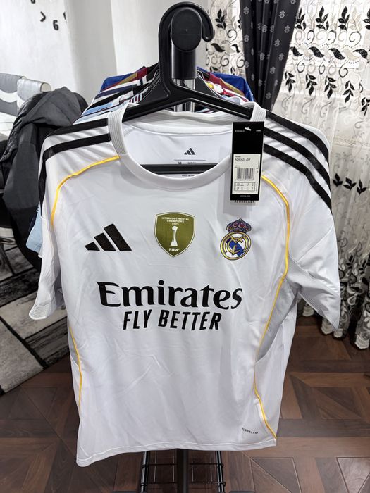 Tricouri Real Madrid cu jucatori marimea M