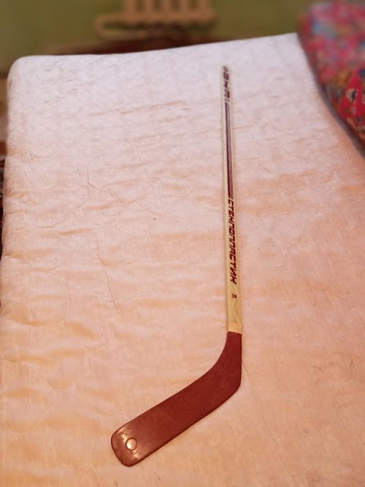 Продам хоккейные клюшки