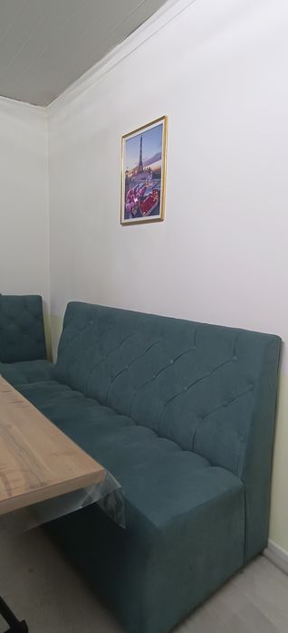 Диван и стулья хорошо