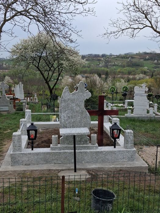 Monumente  funerare