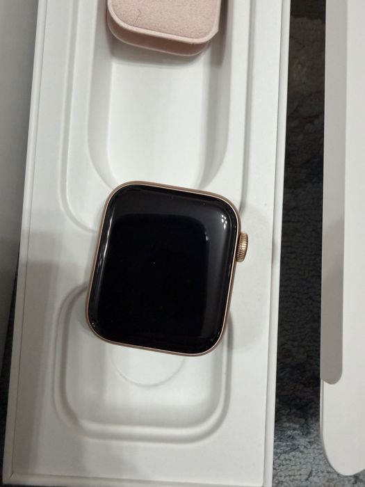 Apple Watch Series 5 va 3 sotiladi