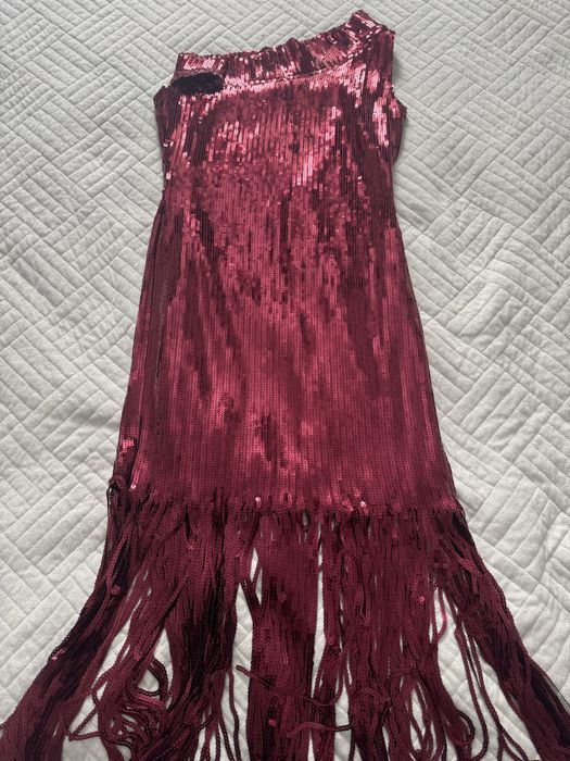 Очень красивое платье на одно плечо