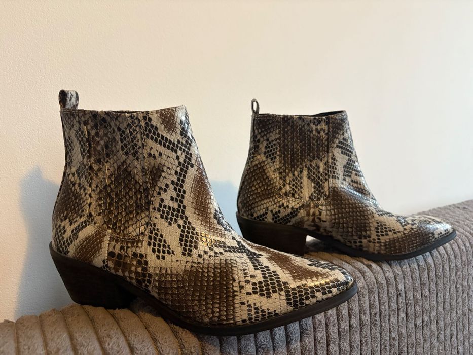 Кожени боти змийски мотив