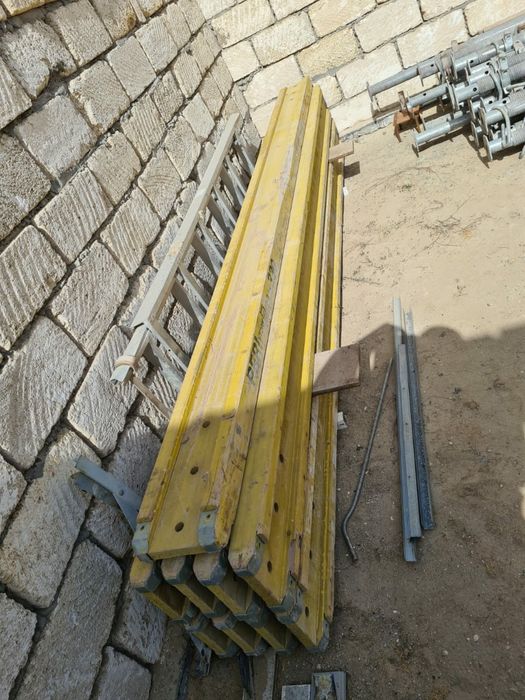 Продам б/у стойки телескопические и балки.