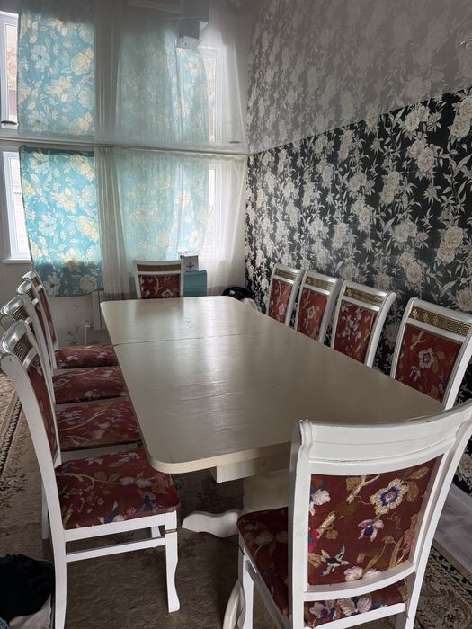 Продаеться стол с 12 стулями