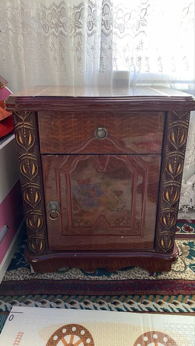 Две тумбы б/у почти как новый хорошим состояния ..все ручки на мести..