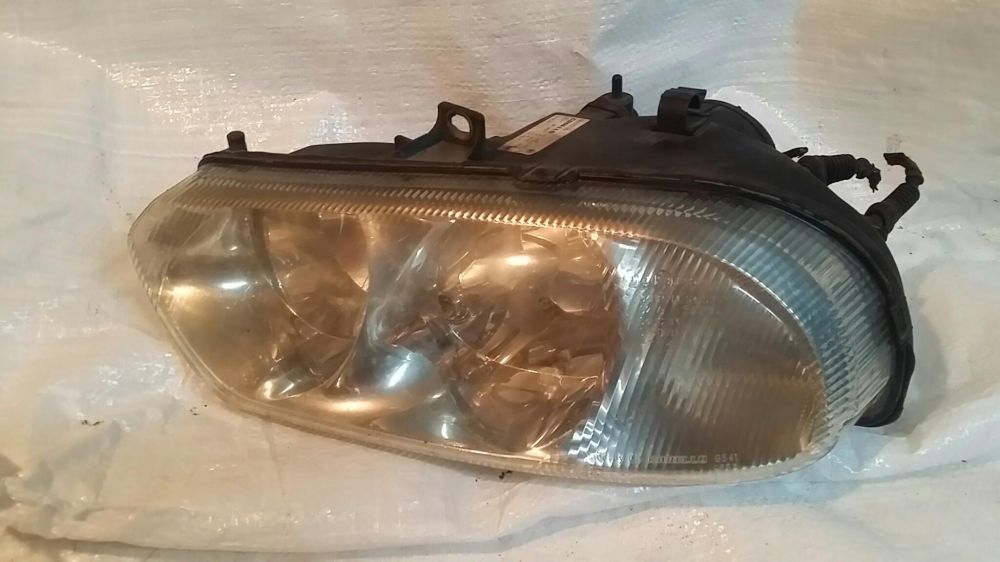 Alfa Romeo 156 - оригинални фарове