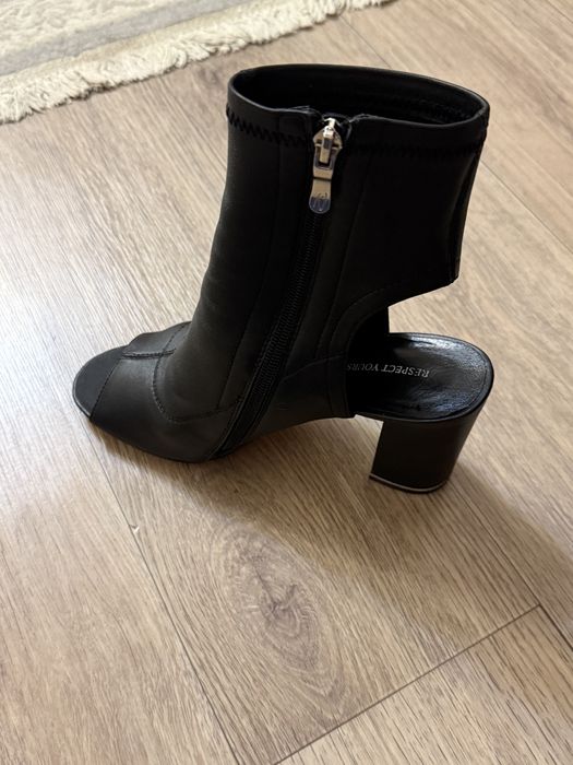 Босоножки кожанные