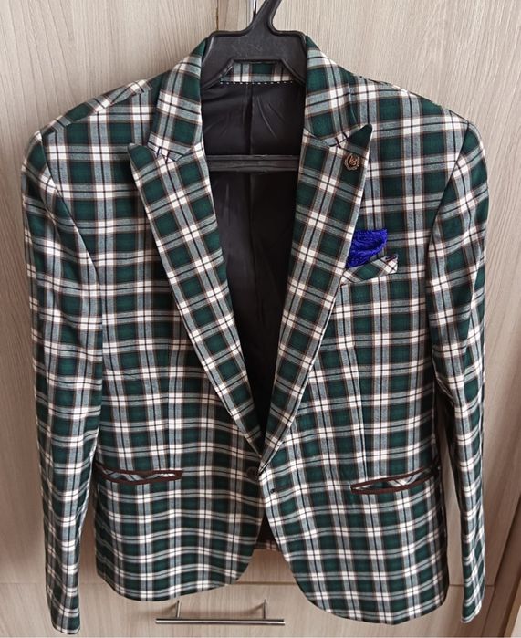 Продам одежды;костюмы платье и др