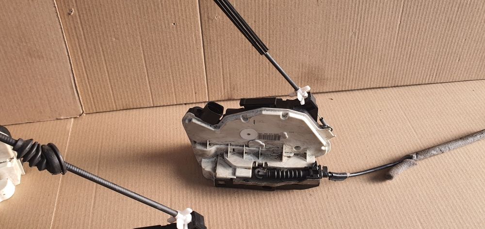 Broasca incuietoare usa fata spate stanga dreapta skoda superb 2