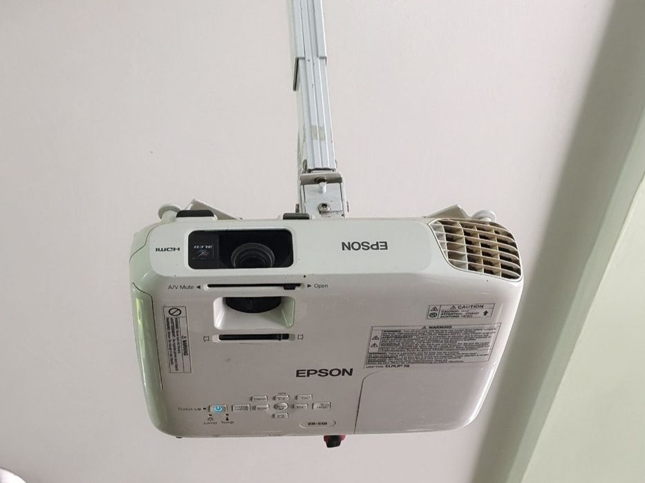 Futbol ko'rish uchun Epson Proyektor sotiladi
​Matn:
Hola