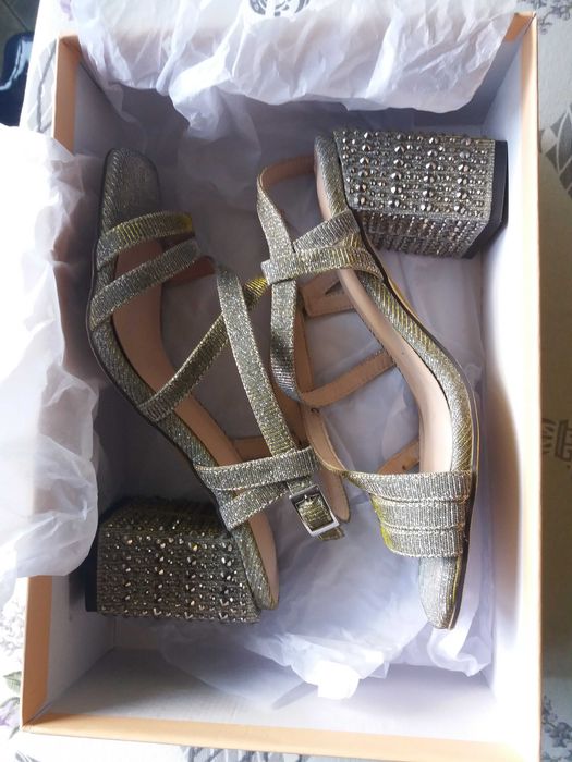 Елегентни дамски сандали