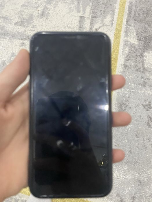 Продам Айфон 11 в отличном состояние