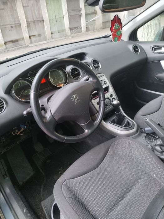 Vând sau schimb Peugeot