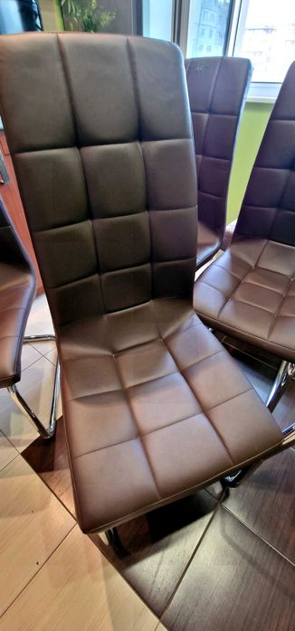 Стъклена трапезна маса с четири стола