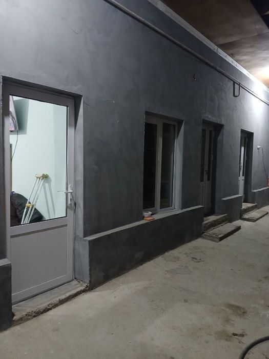 Uy sotiladi 3 xona xovli 4 sotik yer