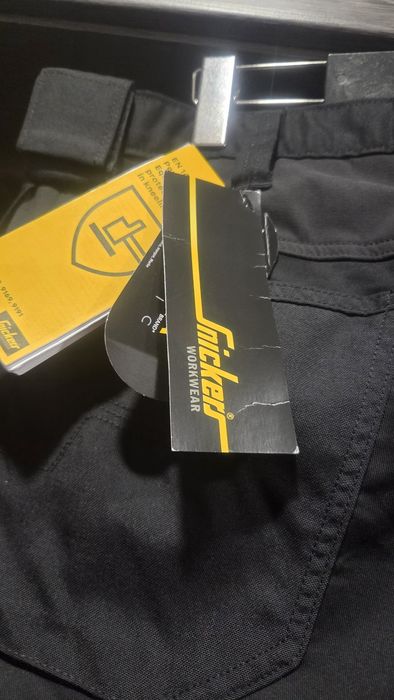 Snickers Нов оригинален Размер 58