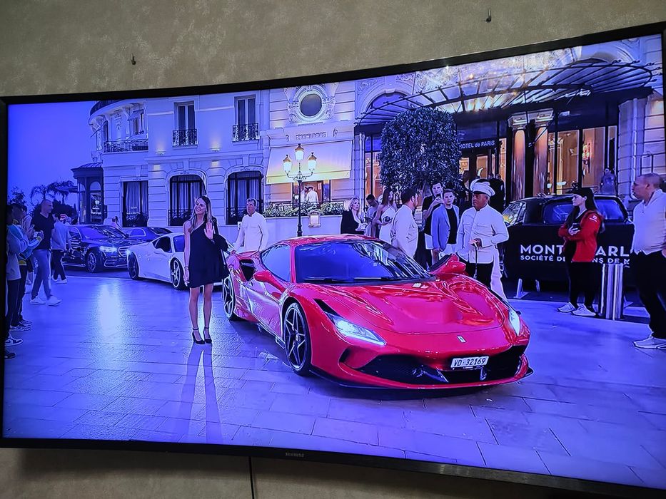Телевизор Samsung (4K UHD)