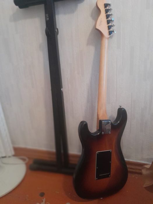 Гитара Squier strat