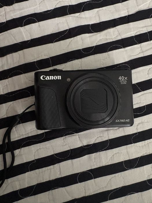 Продаю камеру canon 740hs