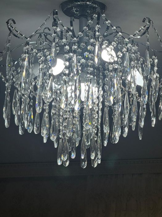 Продаются люстры