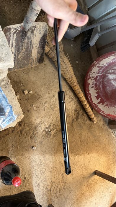 лупарикке капоттың амортизаторы