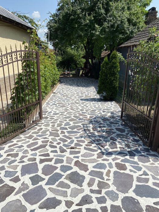 Vând Piatră sau Montez