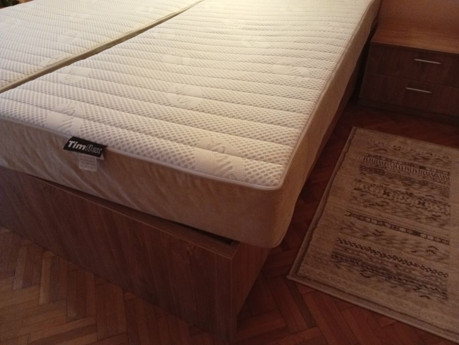 Vind 2 saltele din spuma .